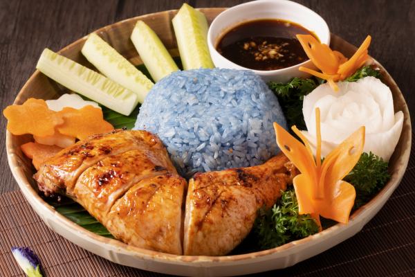  Cơm đùi gà nướng hoa đậu biếc 