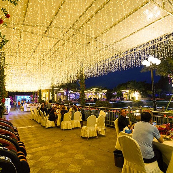 Dây LED rũ xuống trang trí