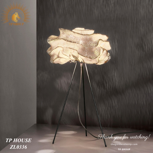 ĐÈN CÂY ĐỨNG TRANG TRÍ BA CHÂN ĐỘC ĐÁO ZL0336