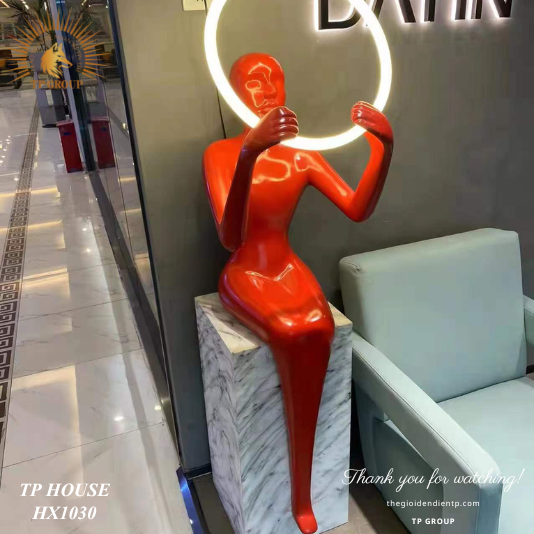 ĐÈN SÀN NGHỆ THUẬT TƯỢNG NGƯỜI NGỒI TRÊN BỤC HX1030