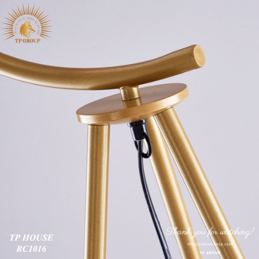 ĐÈN CÂY 3 CHÂN CHAO KIM CƯƠNG ĐỘC ĐÁO RC1016