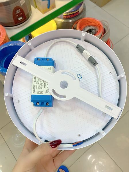 ĐÈN LED ỐP TRẦN TRÀN VIỀN ( VIỀN TRẮNG ) 24W MPE BẢO HÀNH ĐỔI MỚI 2 NĂM