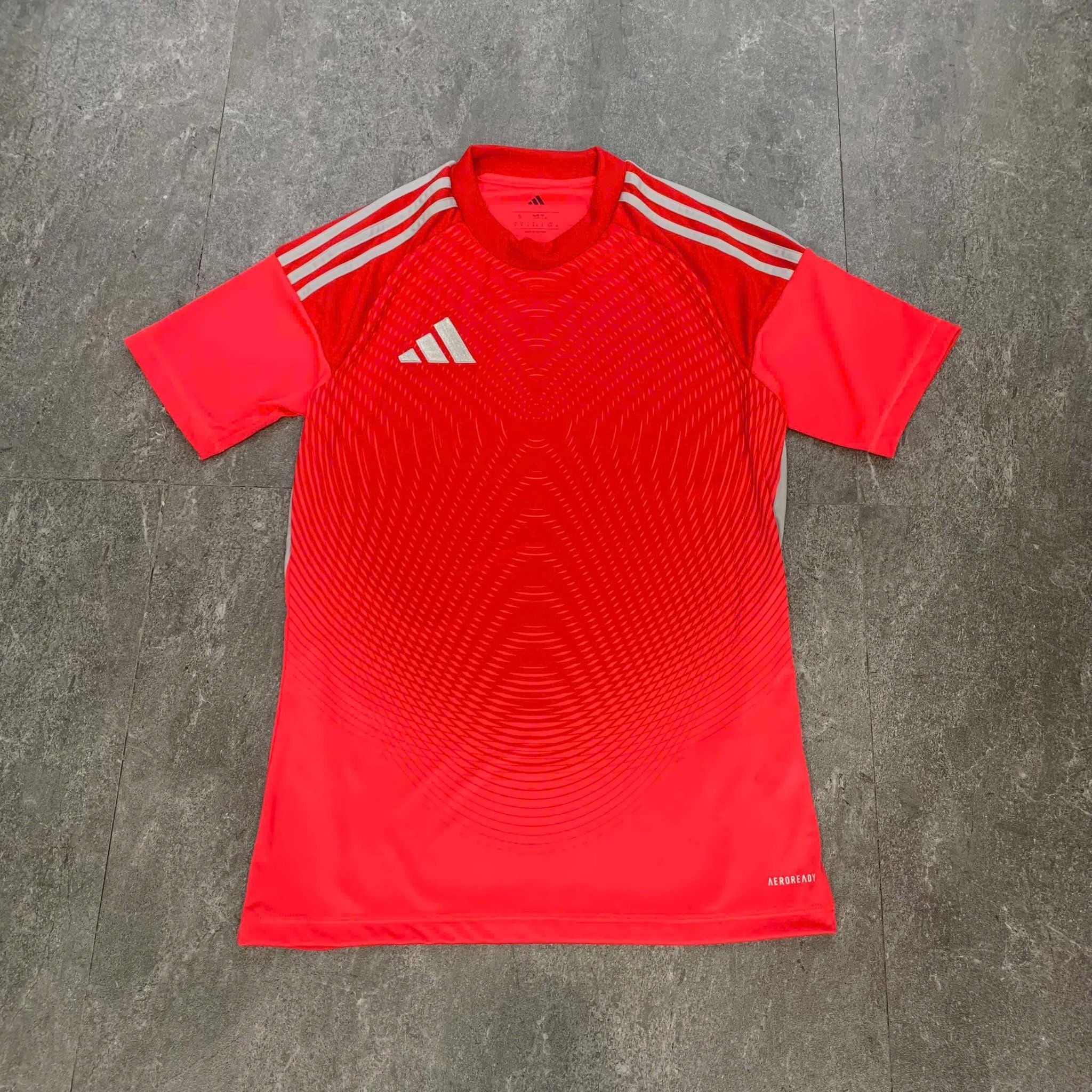  Áo thun adidas màu đỏ logo (lẻ) 