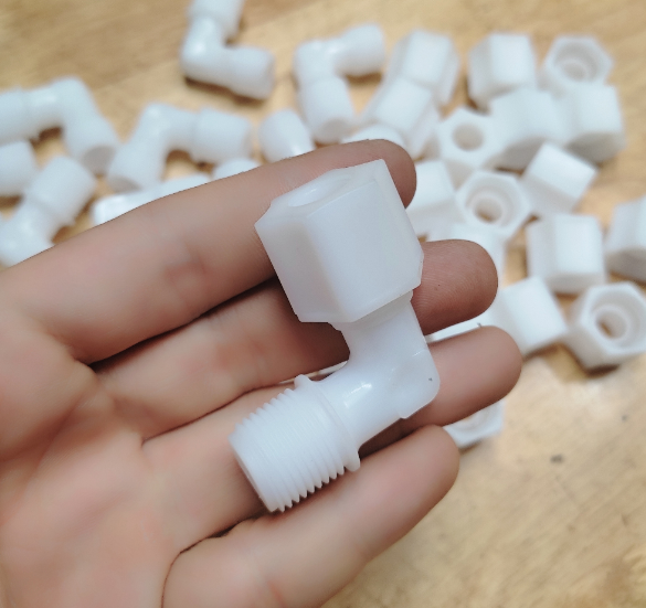 Van 1 Chiều Cút Góc (1 Đầu Nối Nhanh, 1 Đầu Vặn)