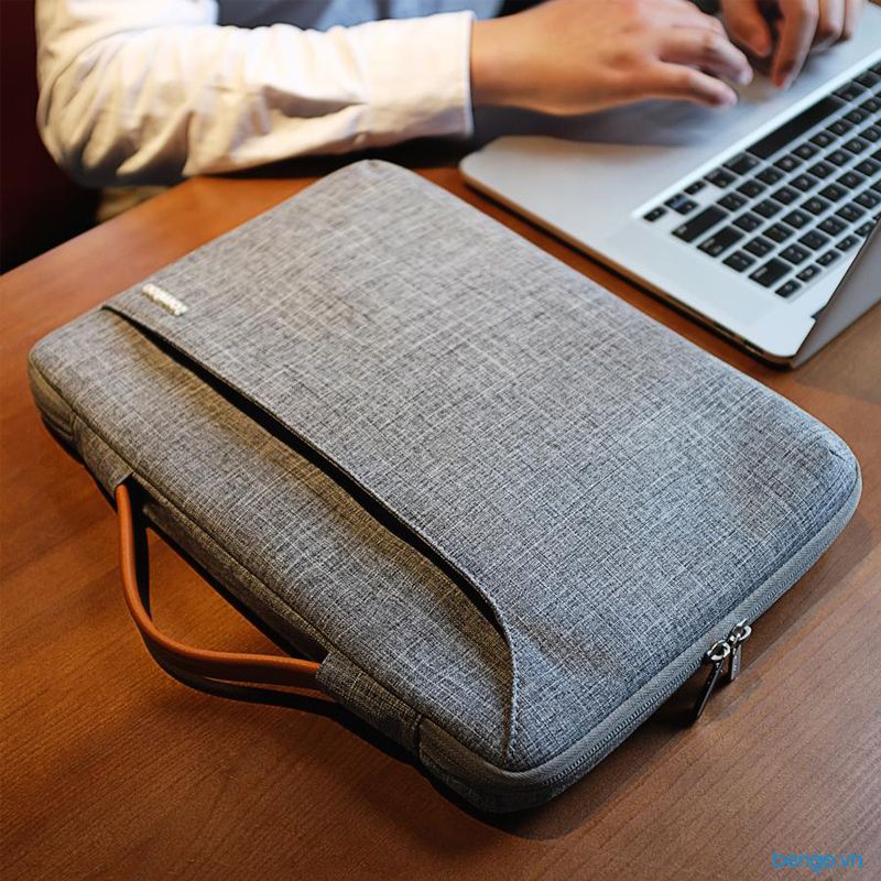  Túi xách chống sốc MacBook Pro 15” New TOMTOC (USA) Briefcase 