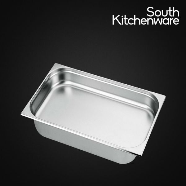 <p>Thương Hiệu: Yufeh&nbsp;</p><p>Kích Thước: 654x530x100mm&nbsp;</p><p>Dày 0.7mm, Inox 201&nbsp;</p><p>Trọng lượng:2,9kg&nbsp;</p><p>Khay được dùng đựng thực phẩm, đồ ăn chế biến trong khách sạn, tiệ