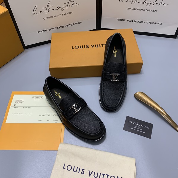 ORDER] Áo thun Louis Vuitton ngực chữ LV xanh, tay viền đỏ