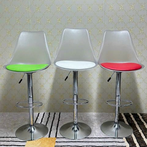 Ghế bar xoay chân mạ lưng nhựa trong xám nhám DPE05