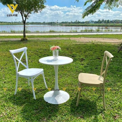 Bàn tròn Tulip DPB9 (không ghế)