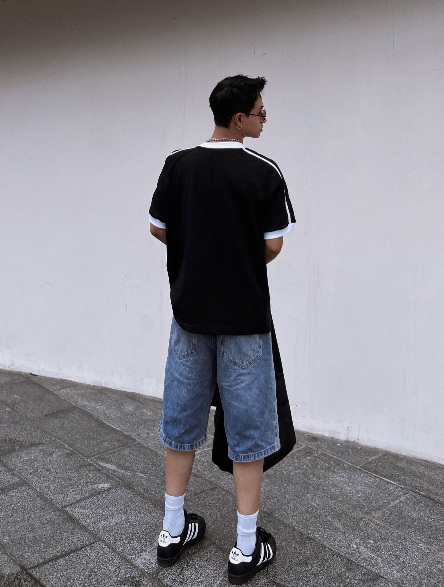  REGULAR FIT - STRIPED RINGER TEE - BLACK 