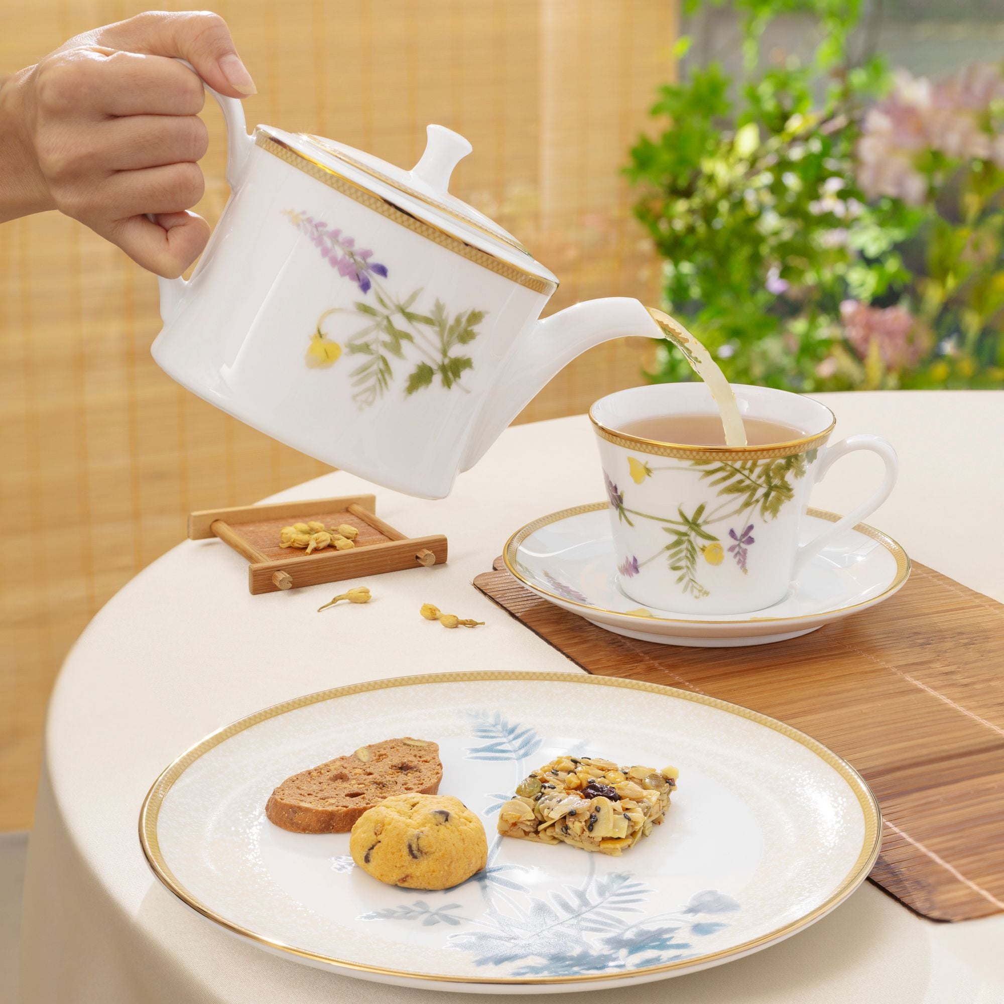  Bộ ấm chén uống trà (ấm 1.075ml, chén 250ml) 15 món sứ trắng | New Morning 1738L - T017C 