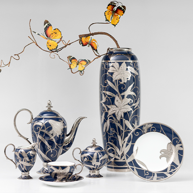  Bình hoa (Đặc biệt: vẽ tay) xanh cobalt họa tiết hoa Ly bạc, cao 46cm sứ xương Nhật Bản | Hanaginsai Yuri 4697J - 52932 