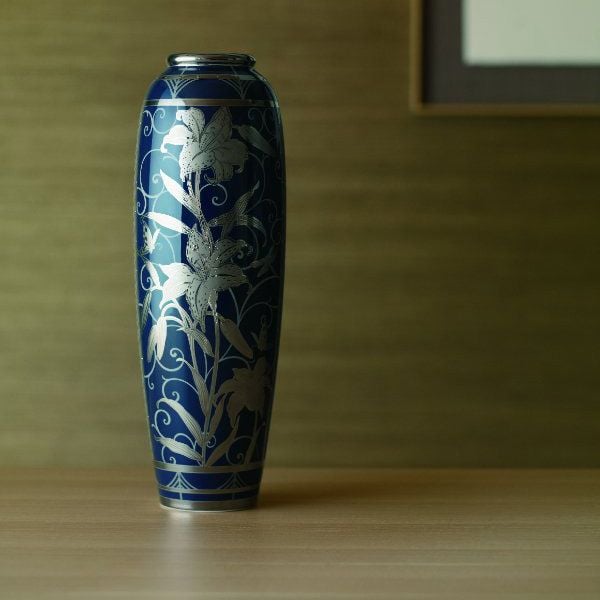  Bình hoa (Đặc biệt: vẽ tay) xanh cobalt họa tiết hoa Ly bạc, cao 46cm sứ xương Nhật Bản | Hanaginsai Yuri 4697J - 52932 