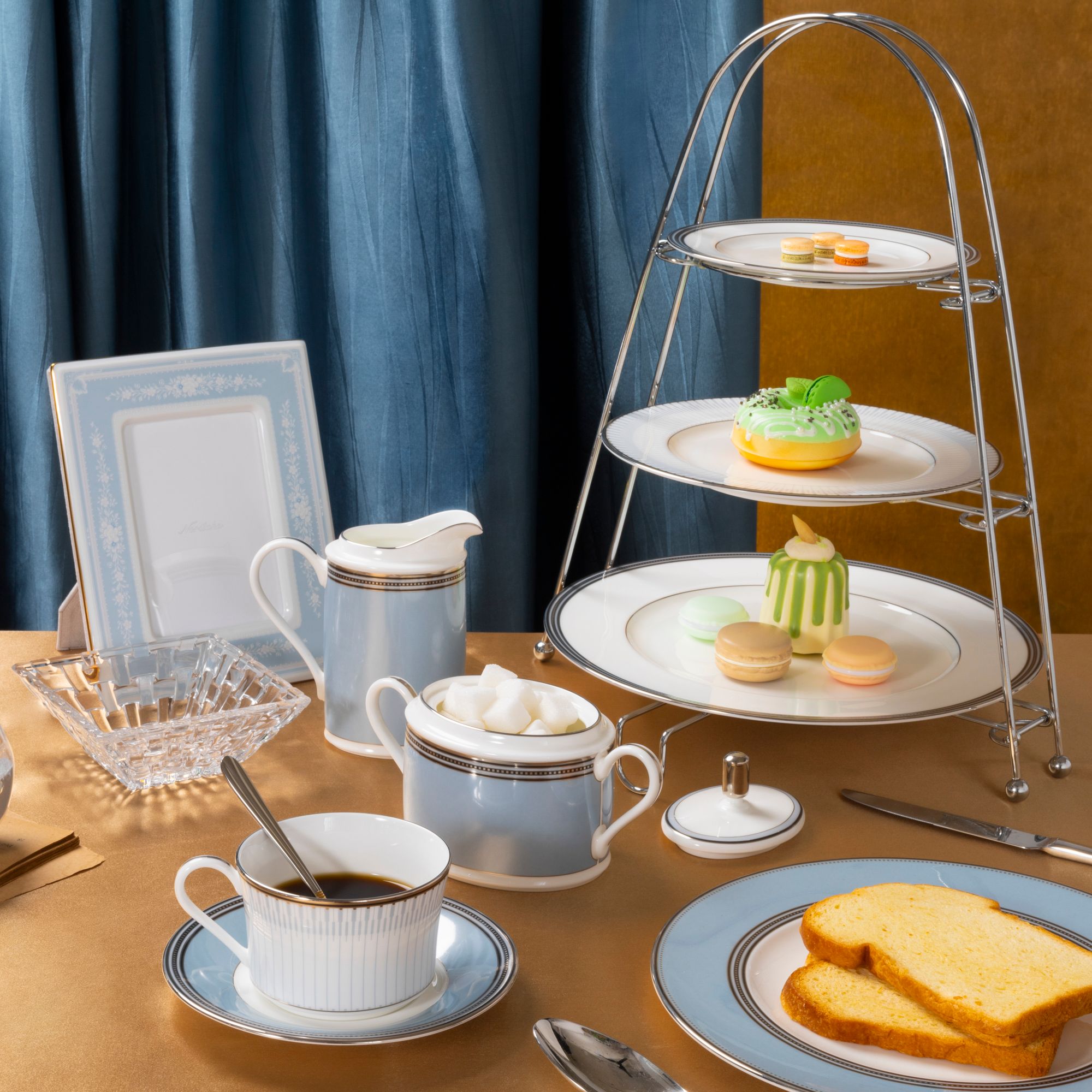  Bộ ấm chén uống trà (ấm 1.250ml, chén 245ml) 15 món sứ xương | Bogart Platinum 4958L - T017A 