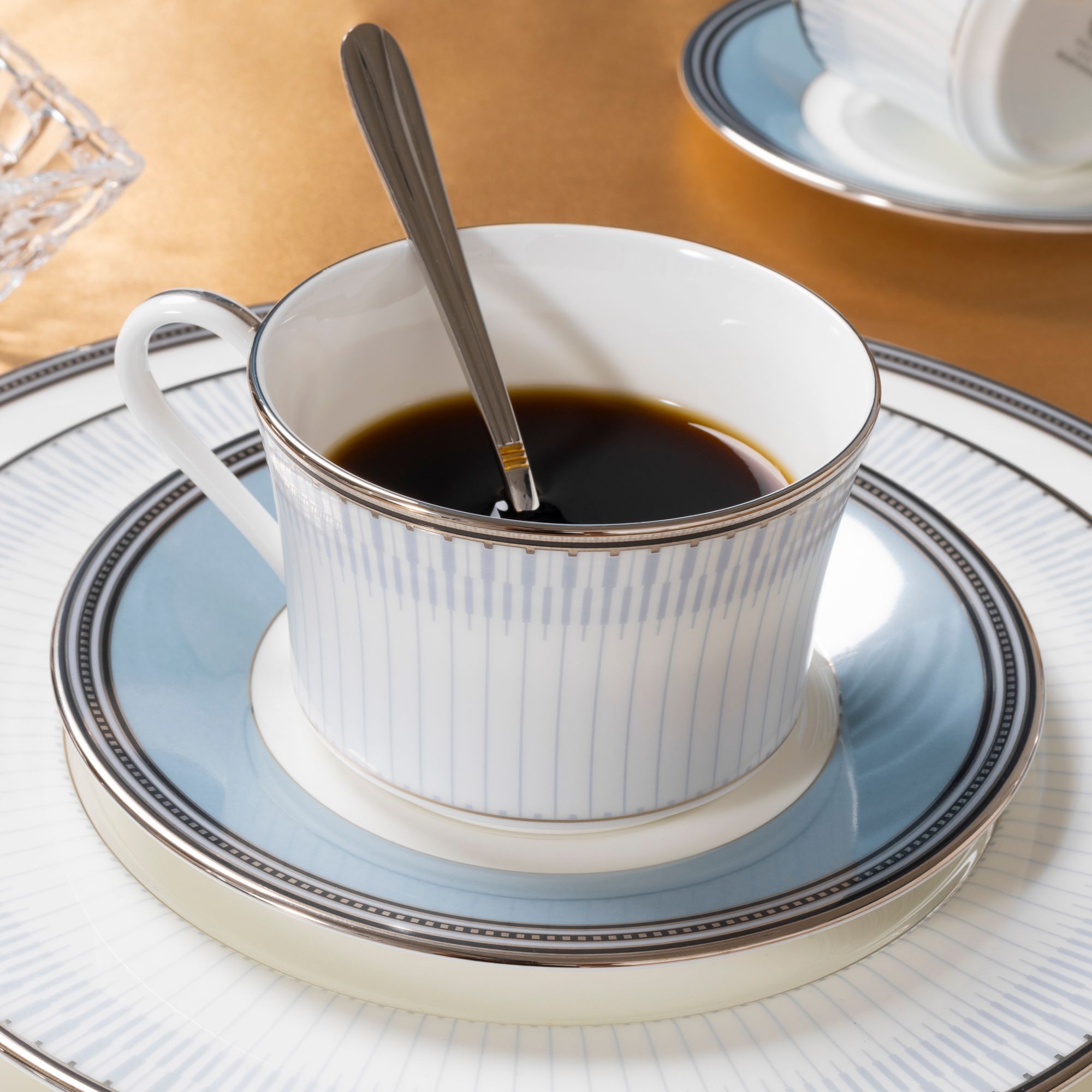  Bộ ấm chén uống trà (ấm 1.250ml, chén 245ml) 15 món sứ xương | Bogart Platinum 4958L - T017A 