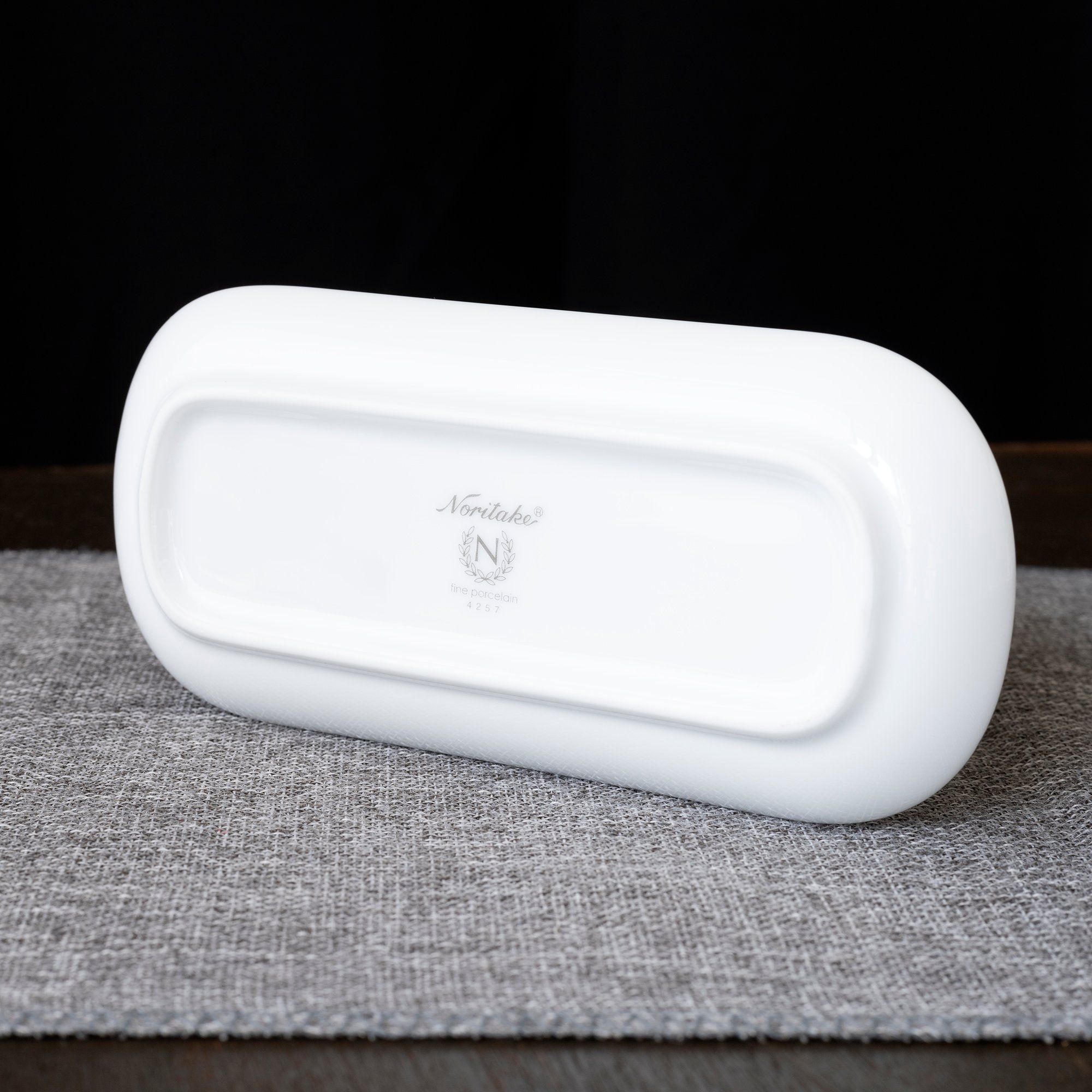  Khay chữ nhật bo góc dài 17,7cm đựng khăn ướt sứ trắng | Art Stage 4257L - 91877 