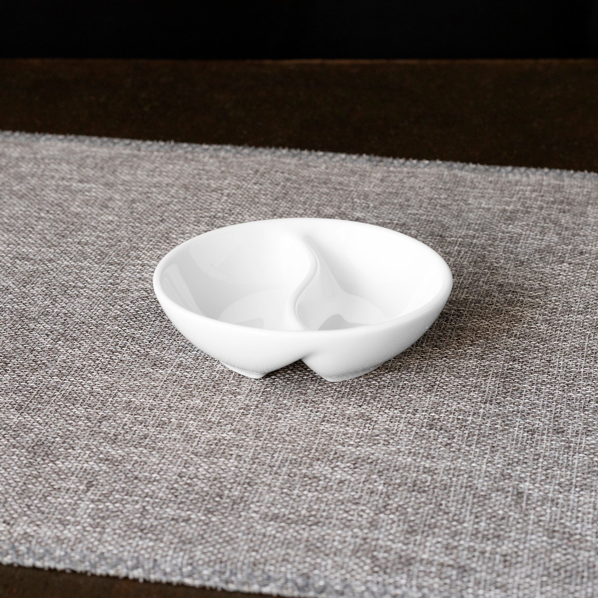 Đĩa tròn 8,9cm chia ngăn đựng nước chấm, gia vị sứ trắng | Art Stage 4257L - 91851 
