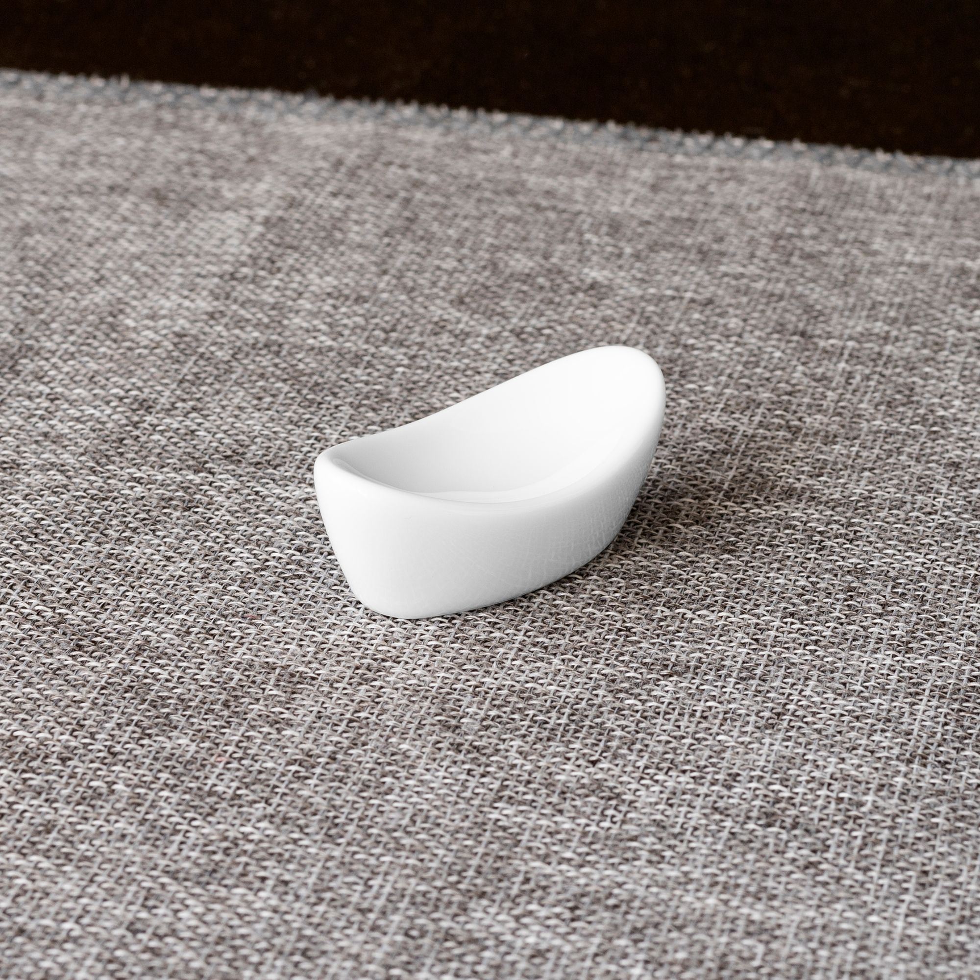  Dụng cụ gác đũa hình thoi dài 5,6cm sứ trắng | Art Stage 4257L - 91836 