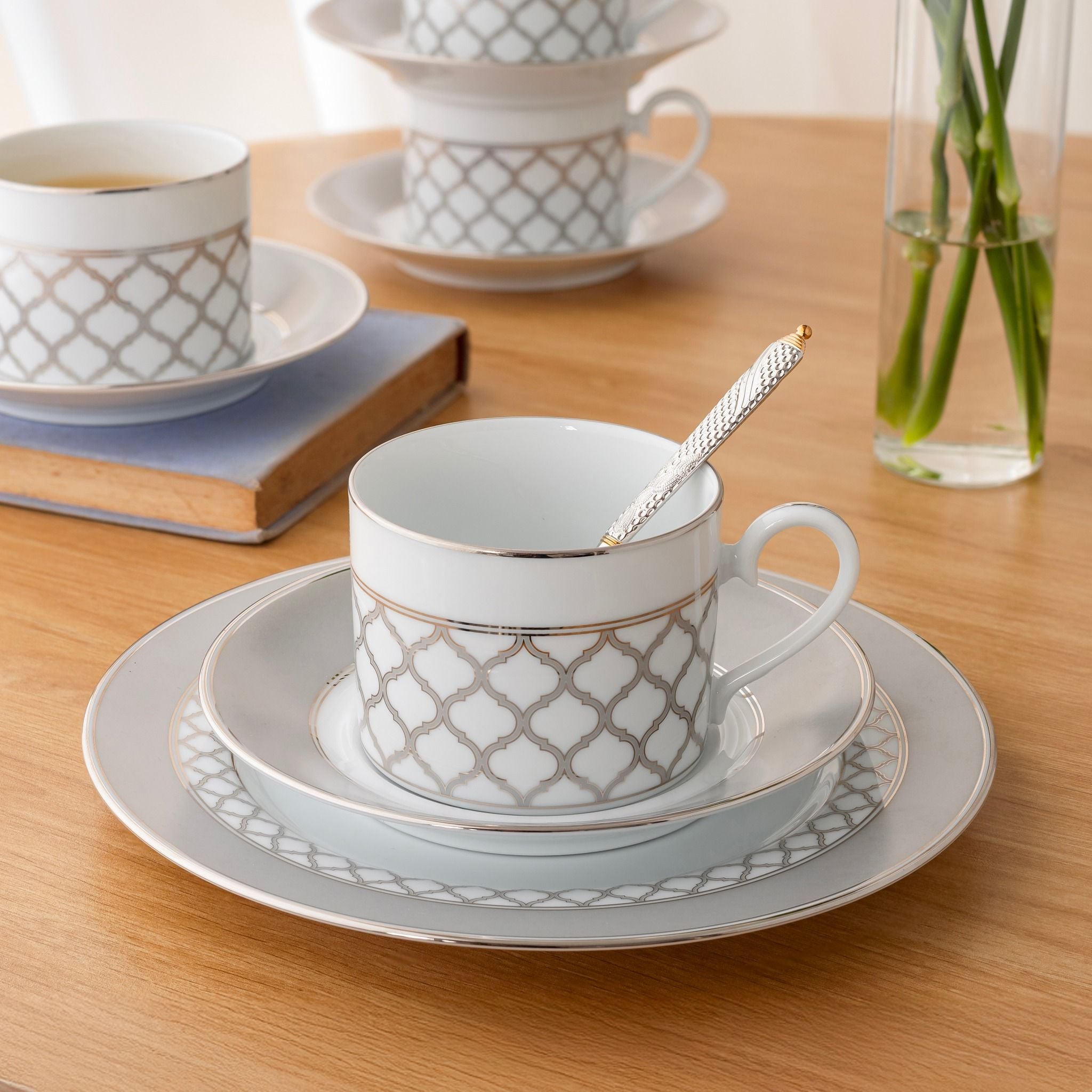  Bộ ấm chén uống trà (ấm 1.500ml, chén 240ml) 15 món sứ trắng | Eternal Palace 1717L - T017A 