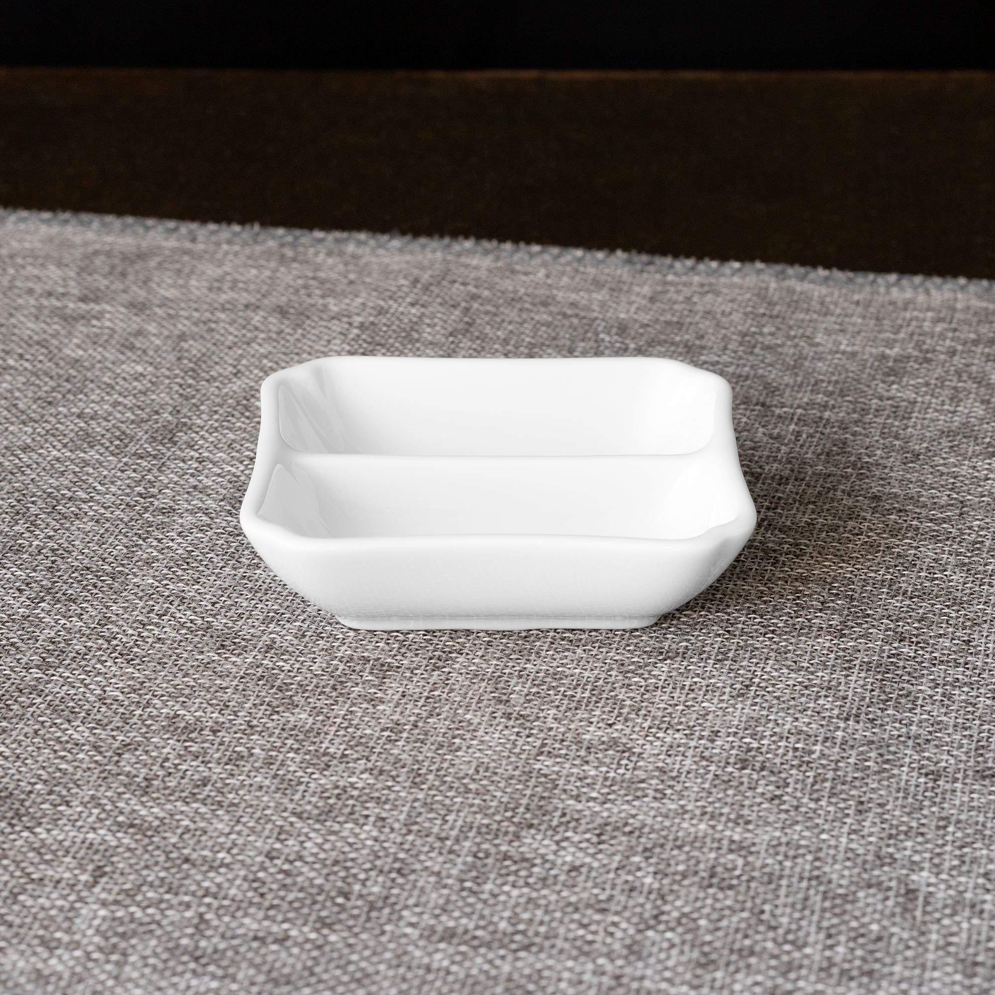  Đĩa vuông 7,9cm chia ngăn đựng nước chấm, gia vị sứ trắng | Art Stage 4257L - 91850 