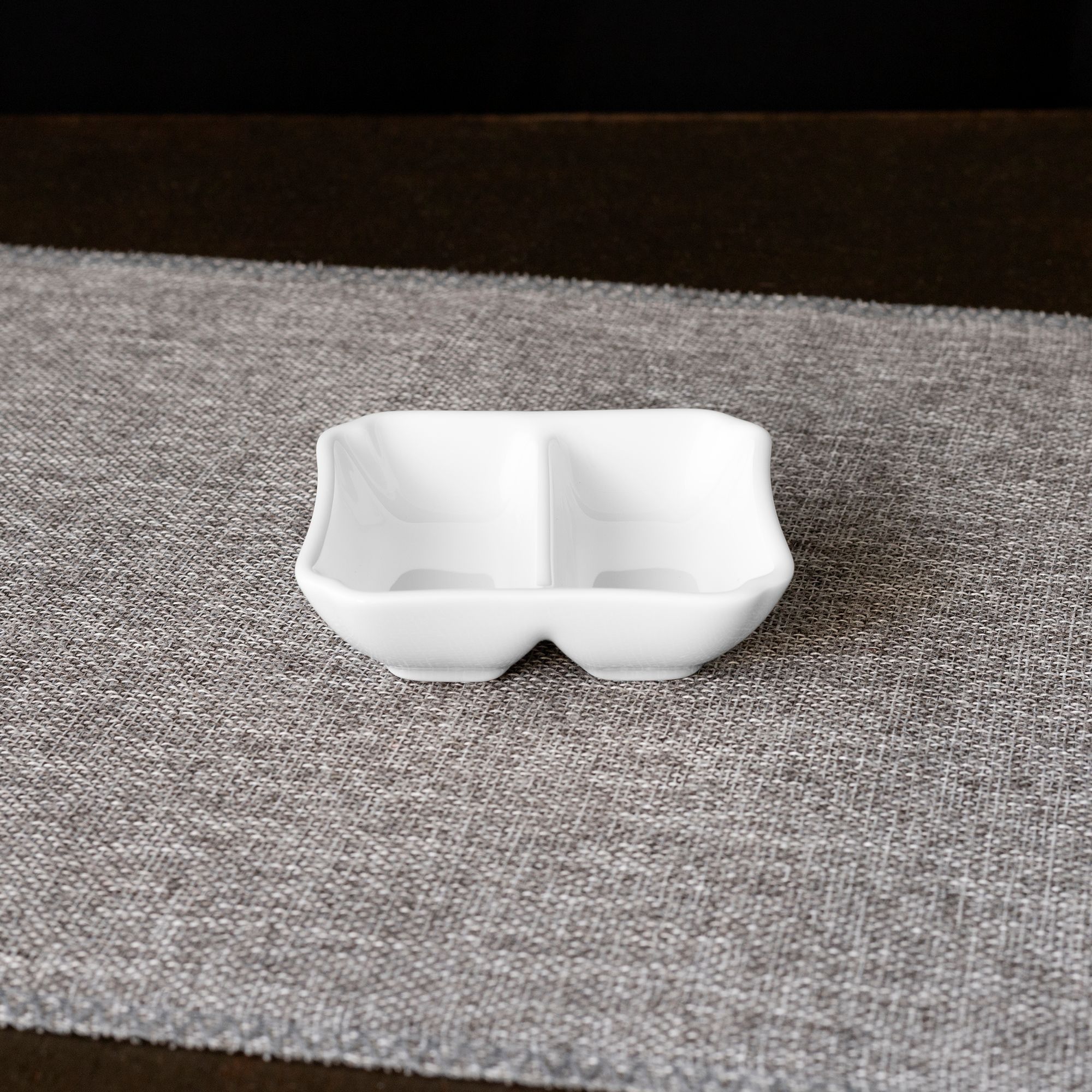  Đĩa vuông 7,9cm chia ngăn đựng nước chấm, gia vị sứ trắng | Art Stage 4257L - 91850 