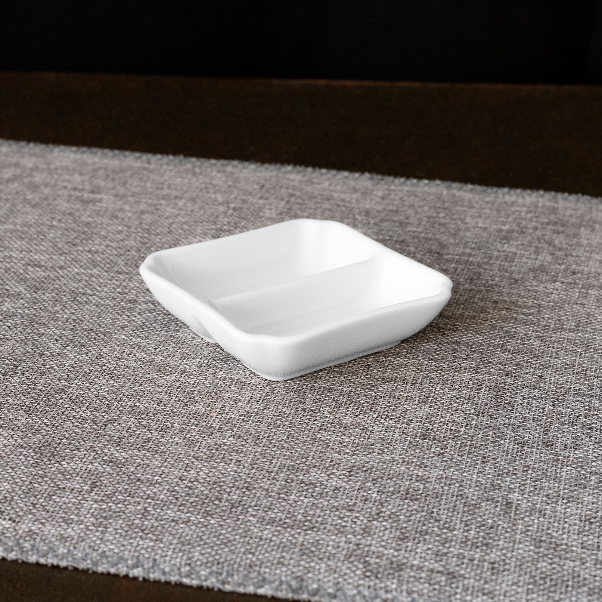  Đĩa vuông 7,9cm chia ngăn đựng nước chấm, gia vị sứ trắng | Art Stage 4257L - 91850 