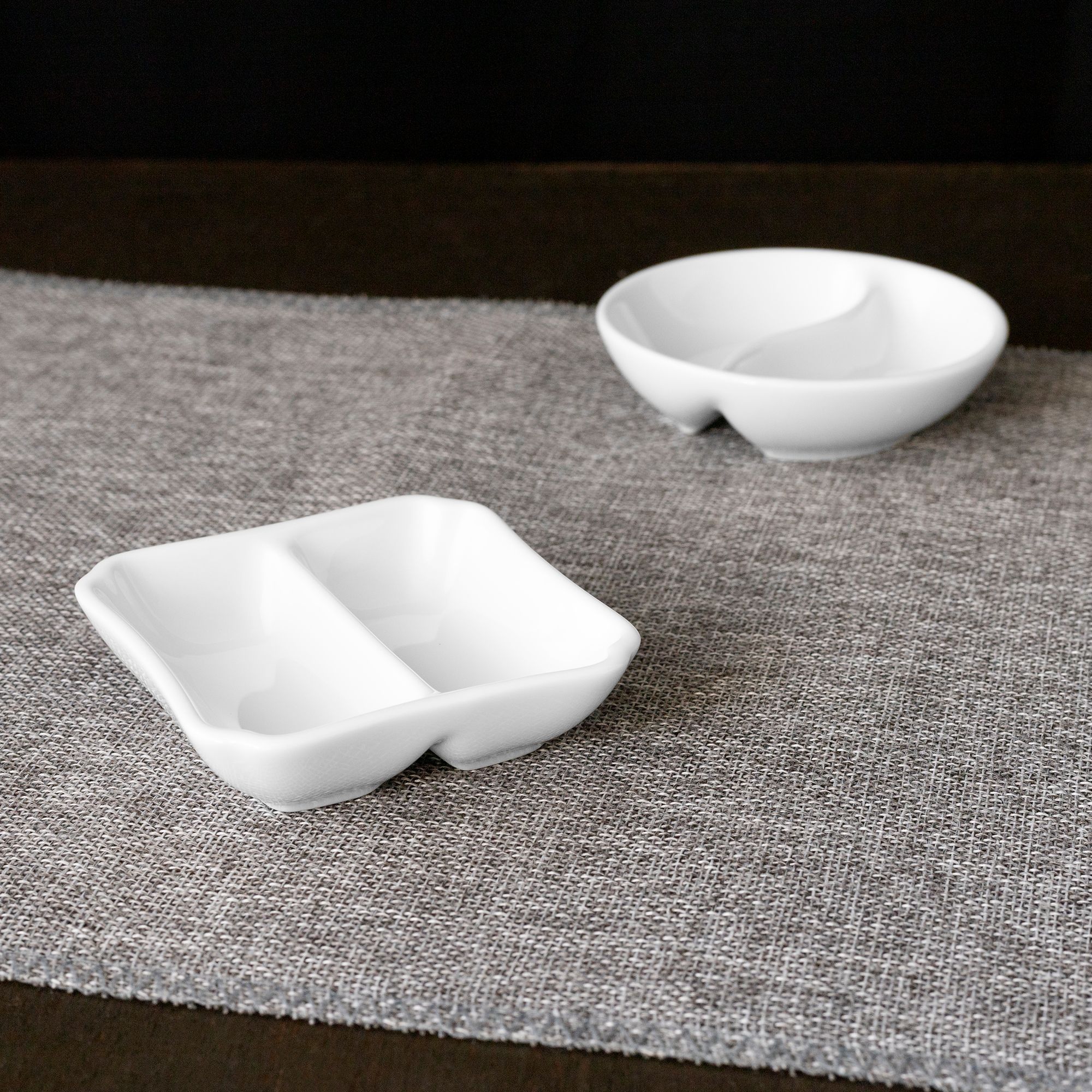  Đĩa vuông 7,9cm chia ngăn đựng nước chấm, gia vị sứ trắng | Art Stage 4257L - 91850 