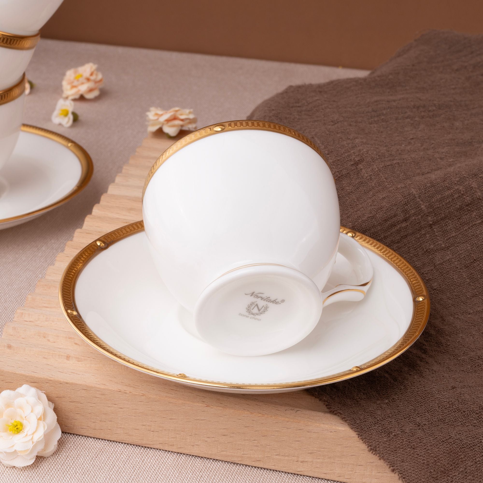  Bộ ấm chén uống trà nhỏ (ấm 650ml, chén 105ml) 13 món sứ xương | Rochelle Gold 4796L - T014S 