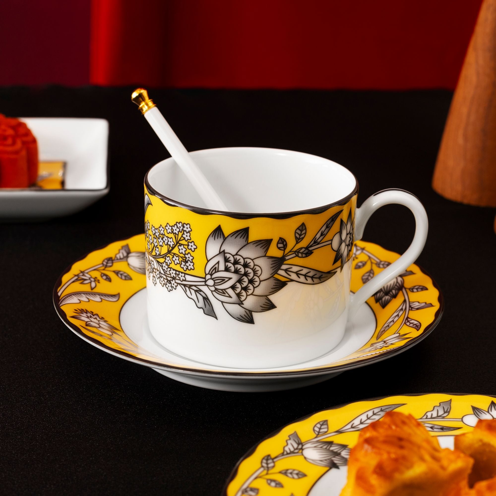  Bộ ấm chén uống trà (ấm 630ml, chén 240ml) 13 món sứ trắng | Chelsea Estate 1779L - T014M 