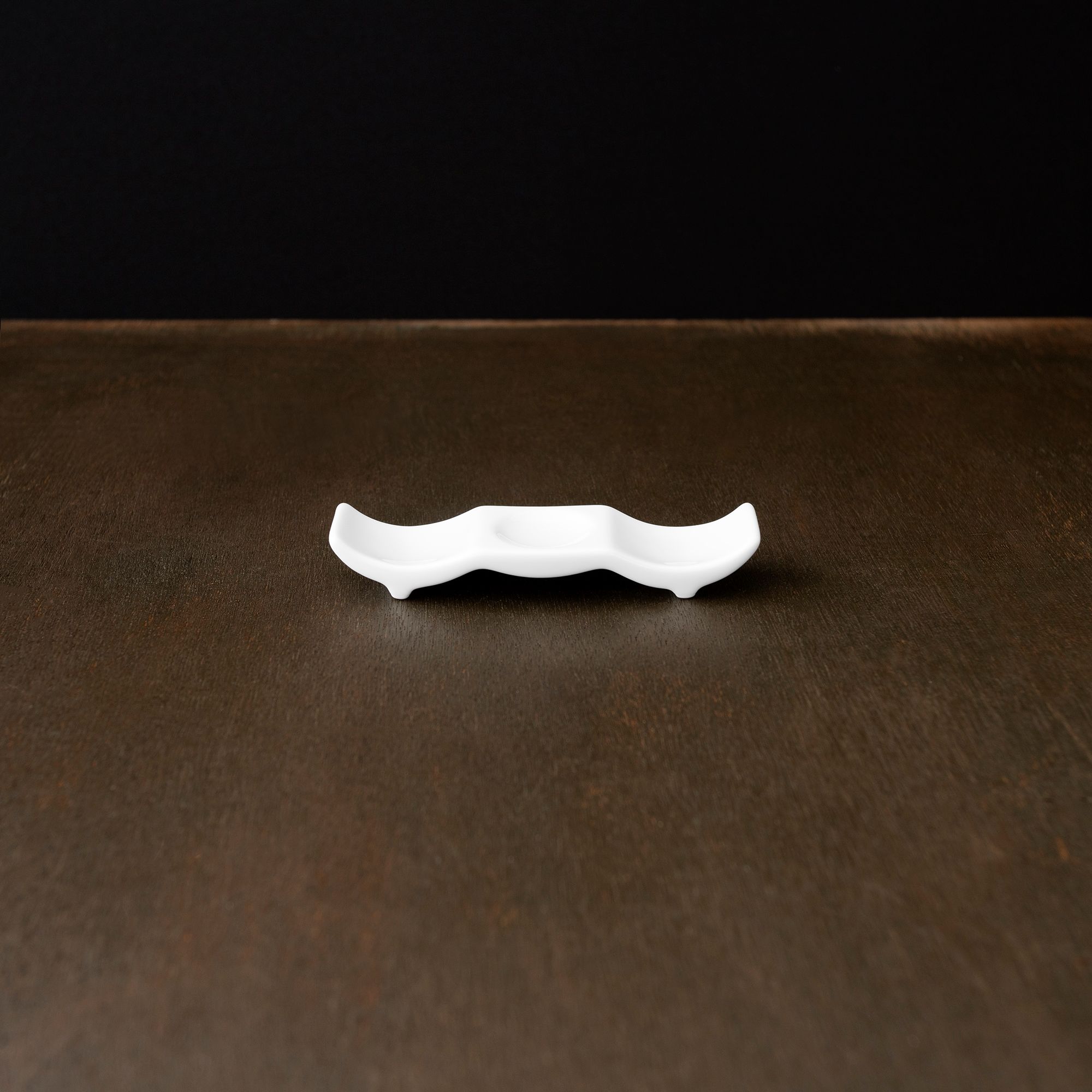  Dụng cụ gác đũa & thìa (gác đũa muỗng) dài 10,8cm sứ trắng | Art Stage 4257L - 91831 