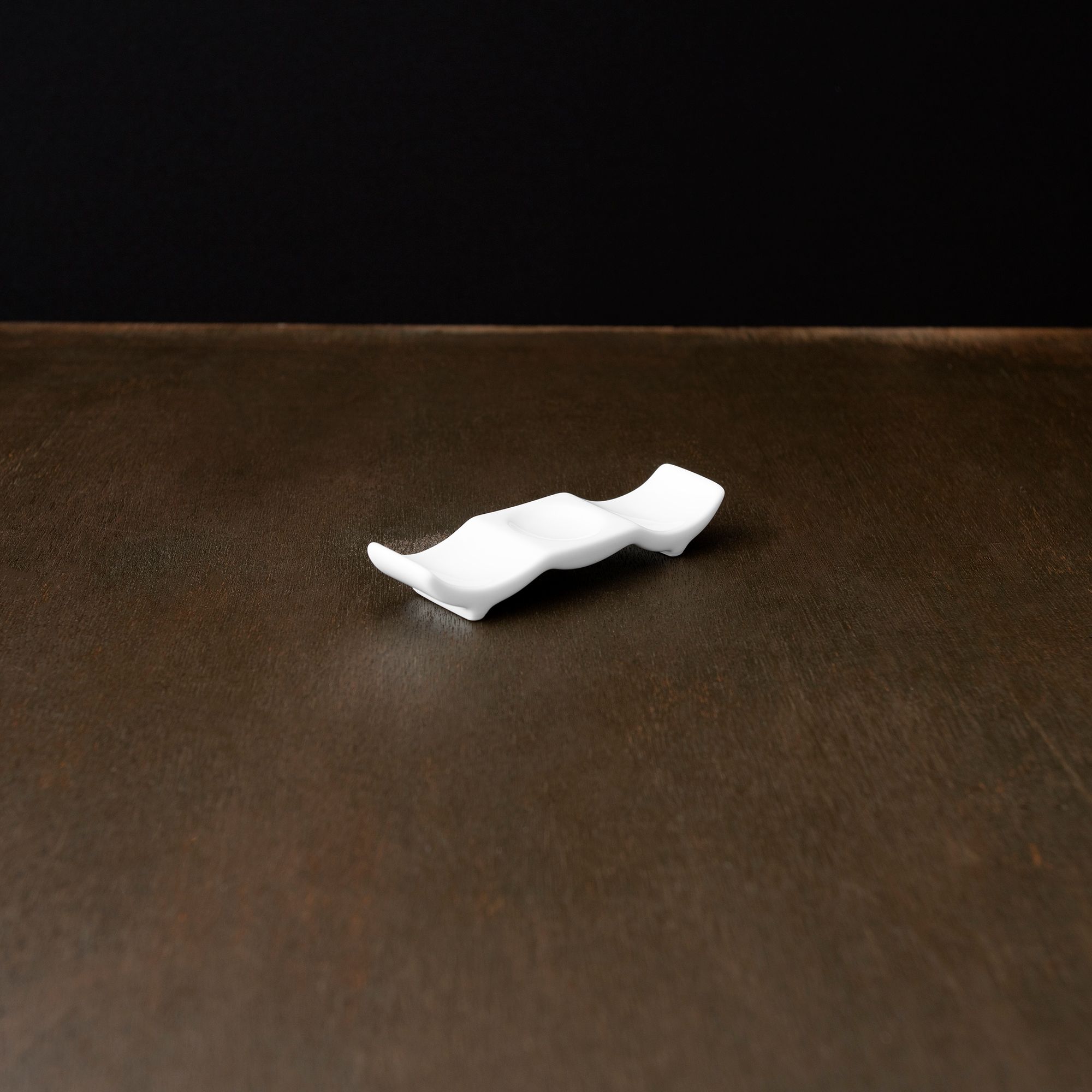  Dụng cụ gác đũa & thìa (gác đũa muỗng) dài 10,8cm sứ trắng | Art Stage 4257L - 91831 