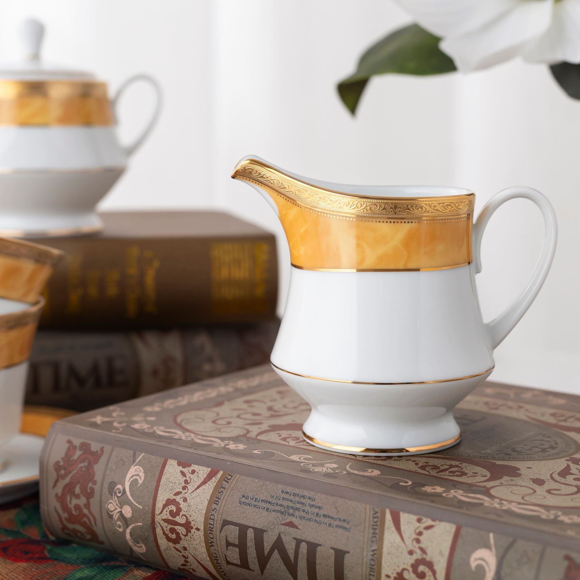  Bộ ấm chén uống trà (ấm 1.200ml, chén 230ml) (vàng - Thạch Anh) 15 món sứ trắng | Majestic Yellow M-168L - T017A 