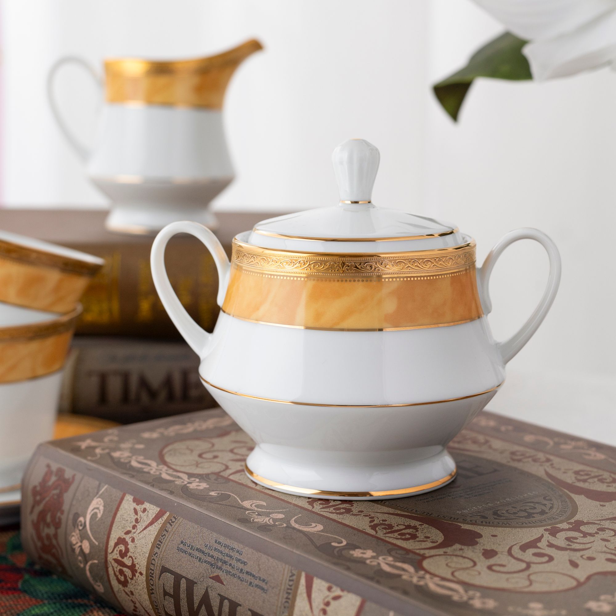  Bộ ấm chén uống trà (ấm 1.200ml, chén 230ml) (vàng - Thạch Anh) 15 món sứ trắng | Majestic Yellow M-168L - T017A 