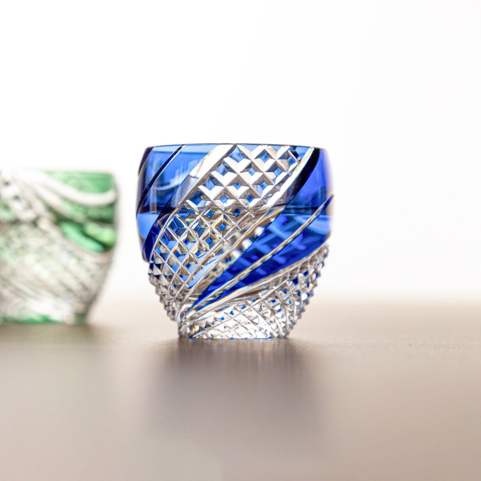  Ly pha lê sake Edo Kiriko “Fish scales strip" 80ml màu xanh cobalt | Kagami Crystal T535 - 2044-CCB 