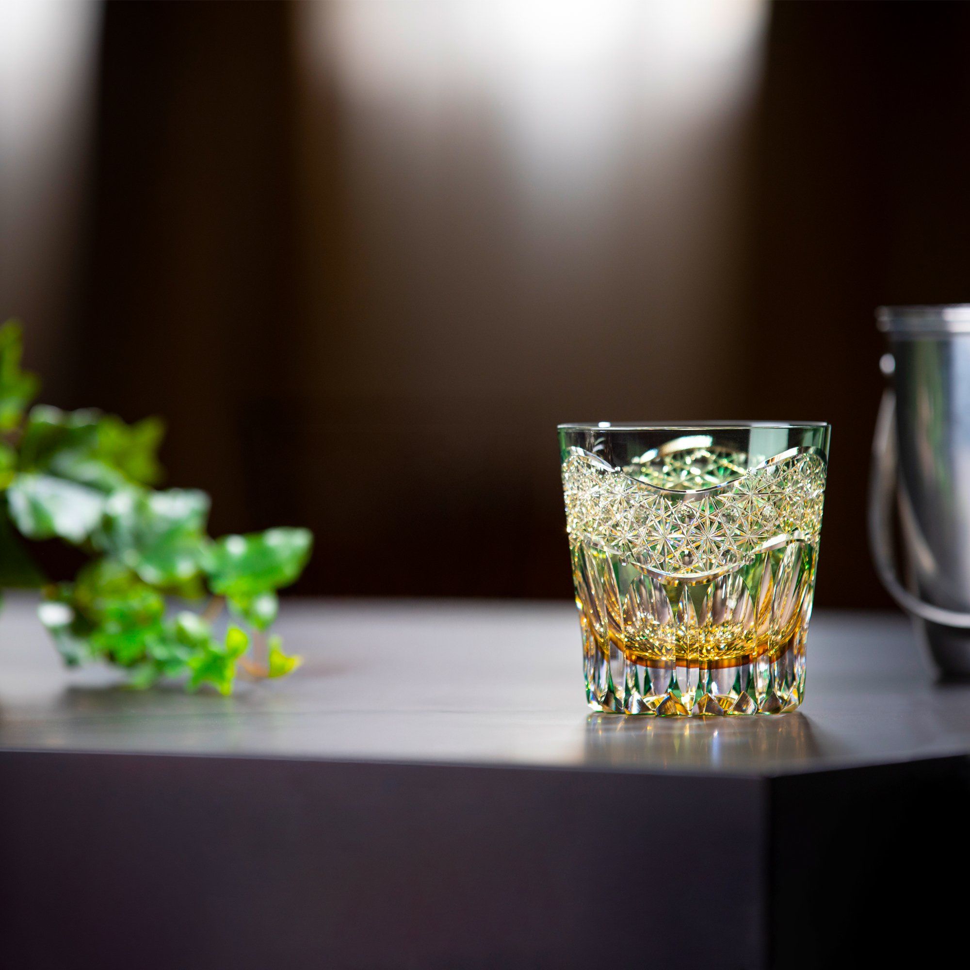  Ly pha lê rock glass họa tiết Edo Kiriko (Gyoukou) 320ml màu xanh lá được chế tác bởi nghệ nhân Satoshi Nabetani | Kagami Crystal T755 - 2971-WUG 