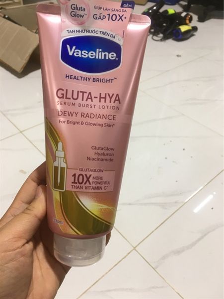 Vaseline_Dưỡng Thể Gluta-hya Dewy Radiance 330ml