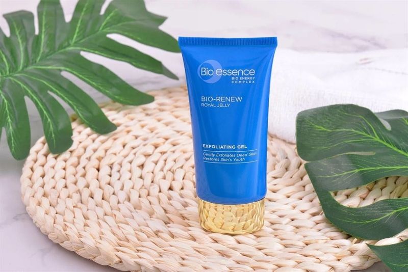 BIO ESSENCE_Gel Tẩy Tế Bào Chết Tinh Chất Sữa Ong Chúa 60g