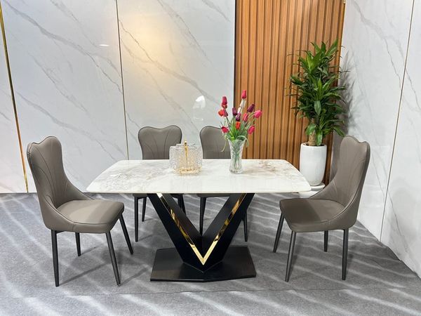 bộ bàn ghế ăn mặt đá xinh xắn