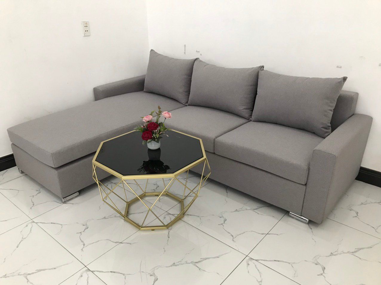  Sofa góc xám trắng giá rẻ dài 2m2 x 1m6 cho phòng khách nhỏ 