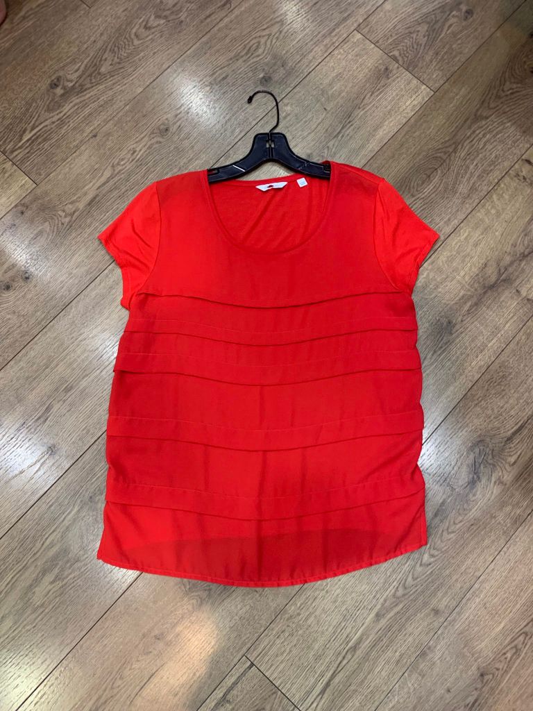 Áo Reitmans đỏ tầng phối thun