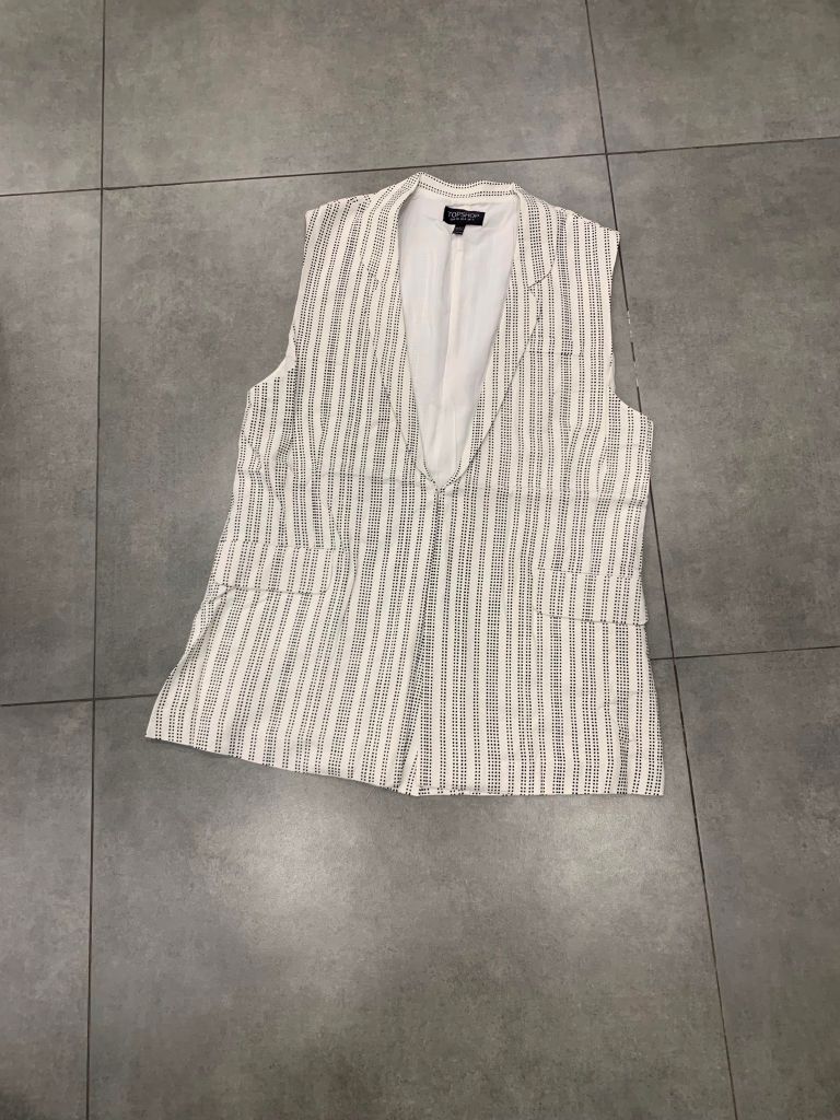 Khoác TOPSHOP sát nách
