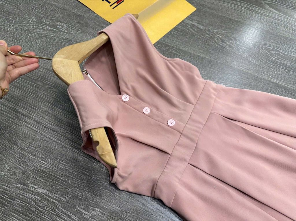 ĐẦM TOMMY HỒNG SÁT NÁCH