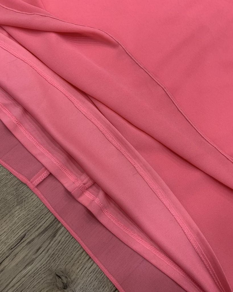 ĐẦM JESSICA VOAN CAM SÁT NÁCH