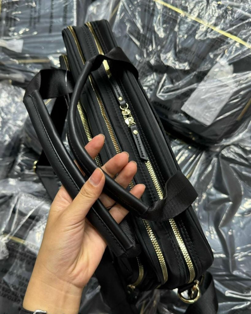 CẶP CÔNG SỞ TRACKER ĐEN