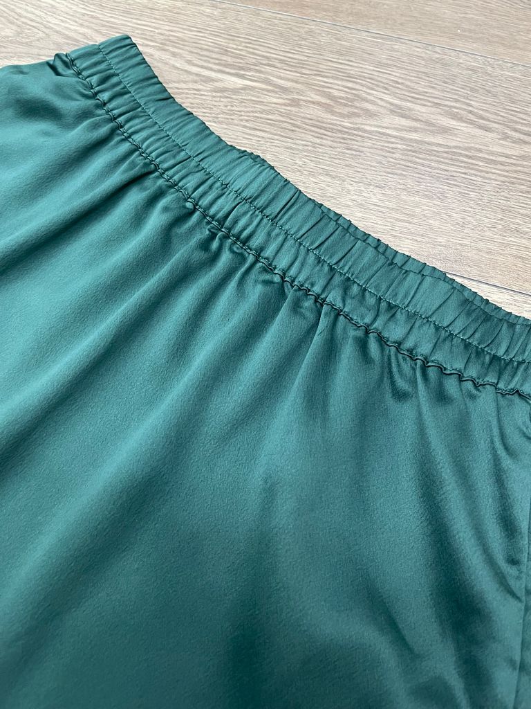 CHÂN VÁY LỤA GAP