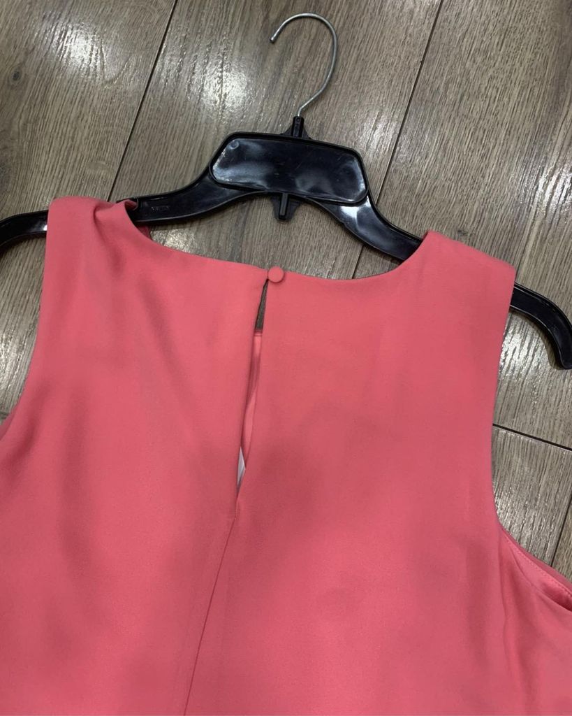 ĐẦM JESSICA VOAN CAM SÁT NÁCH