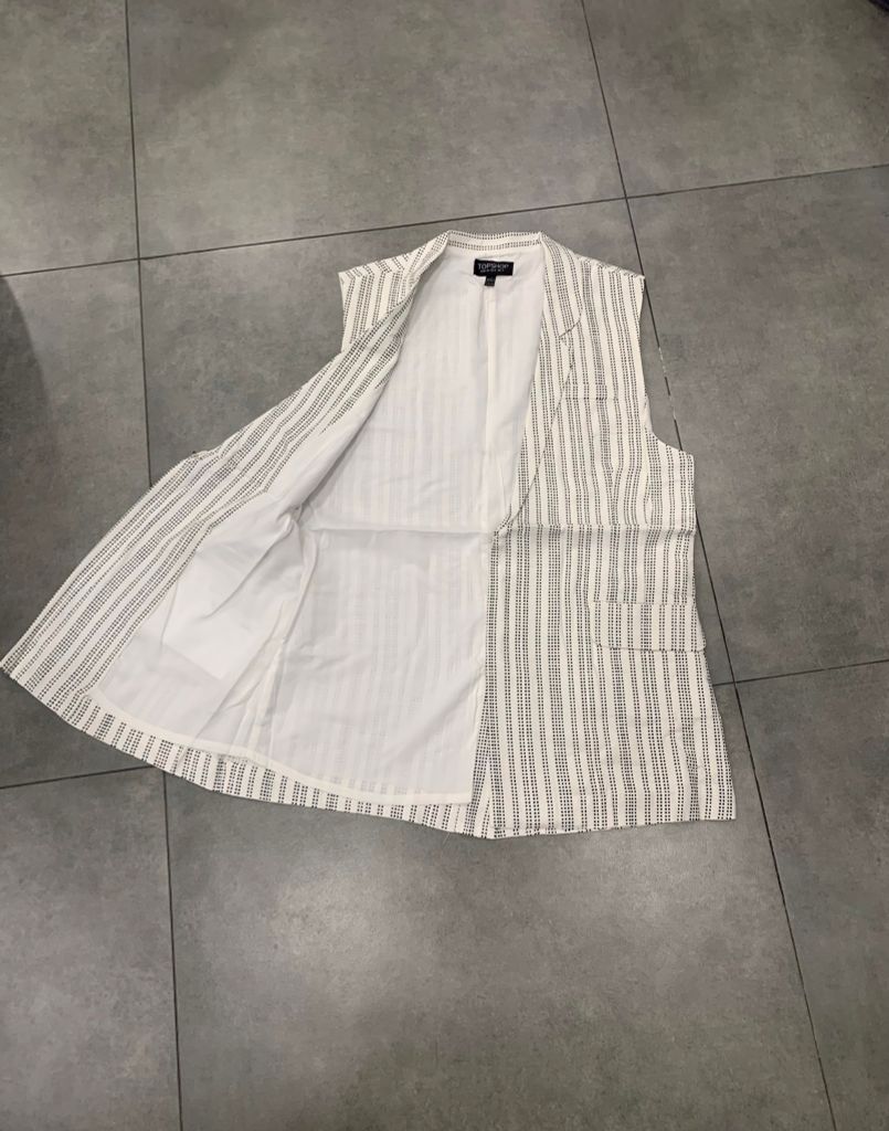 Khoác TOPSHOP sát nách
