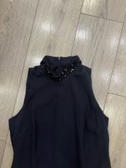 ĐẦM TAYLOR ĐEN CỔ CƯỜM SÁT NÁCH