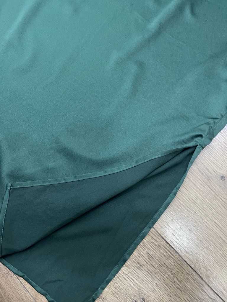 CHÂN VÁY LỤA GAP