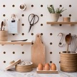  Bảng gỗ đục lỗ Pegboard 